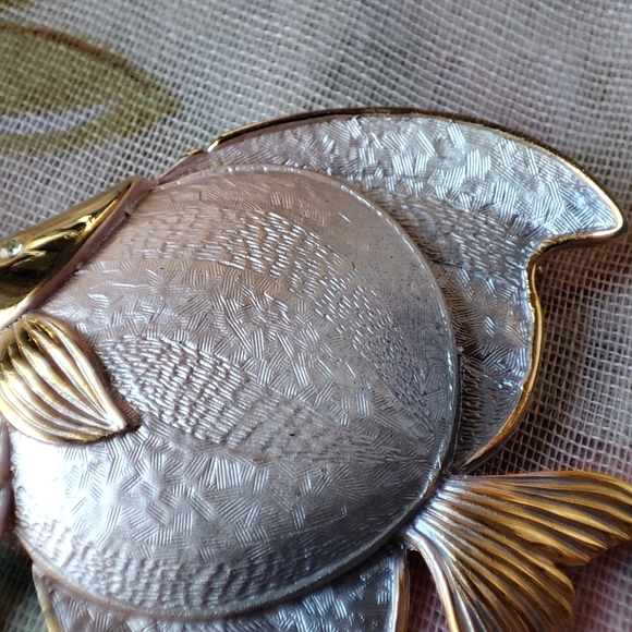 Unsigned Boucher? Gradiant Ombre Gold Tone Matte Enamel Angel Fish Brooch EUC - Picture 4 of 6